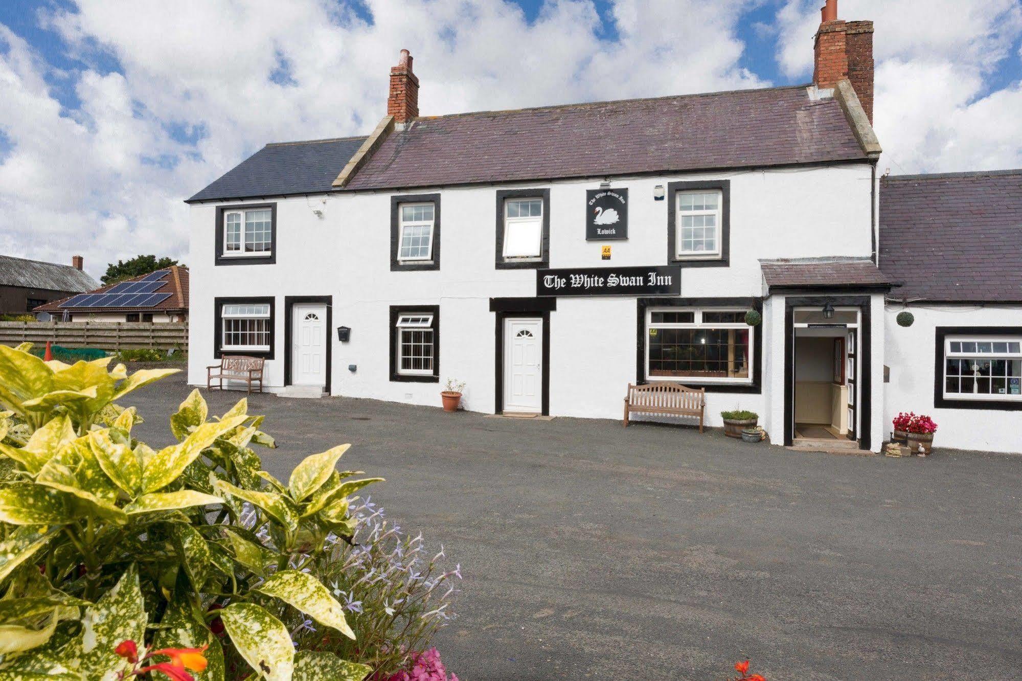 The White Swan Inn Lowick  Exteriör bild